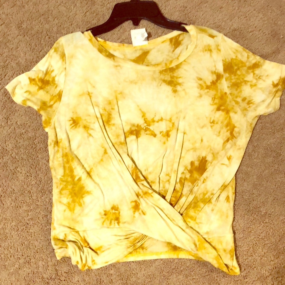 yellow tie-dye tee